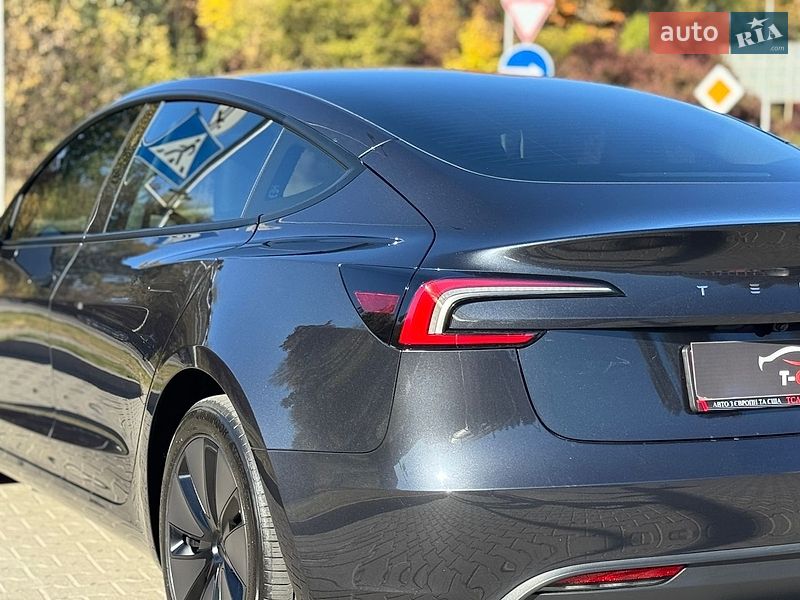Седан Tesla Model 3 2024 в Тернополі