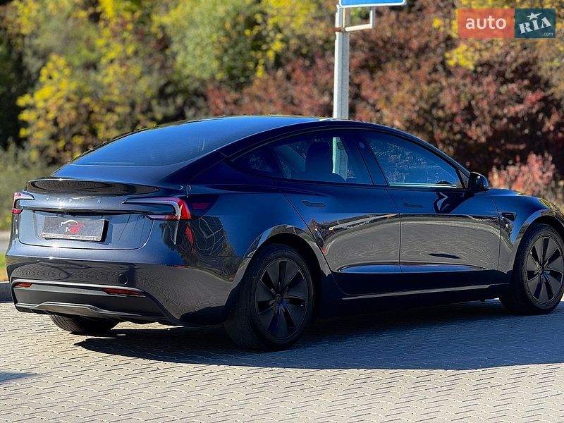 Седан Tesla Model 3 2024 в Тернополі