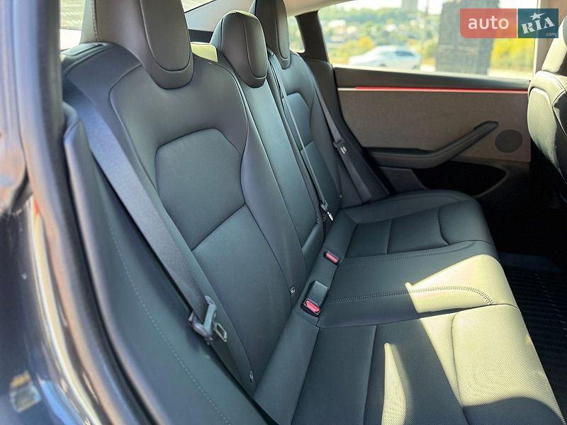 Седан Tesla Model 3 2024 в Тернополі