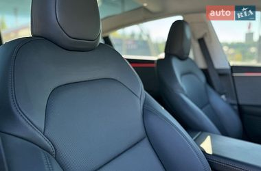 Седан Tesla Model 3 2024 в Тернополі