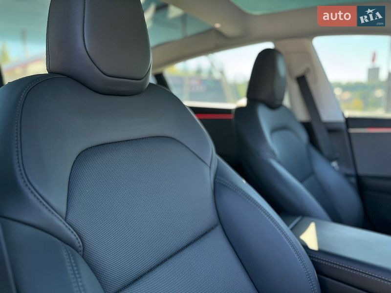 Седан Tesla Model 3 2024 в Тернополі