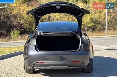 Седан Tesla Model 3 2024 в Тернополі