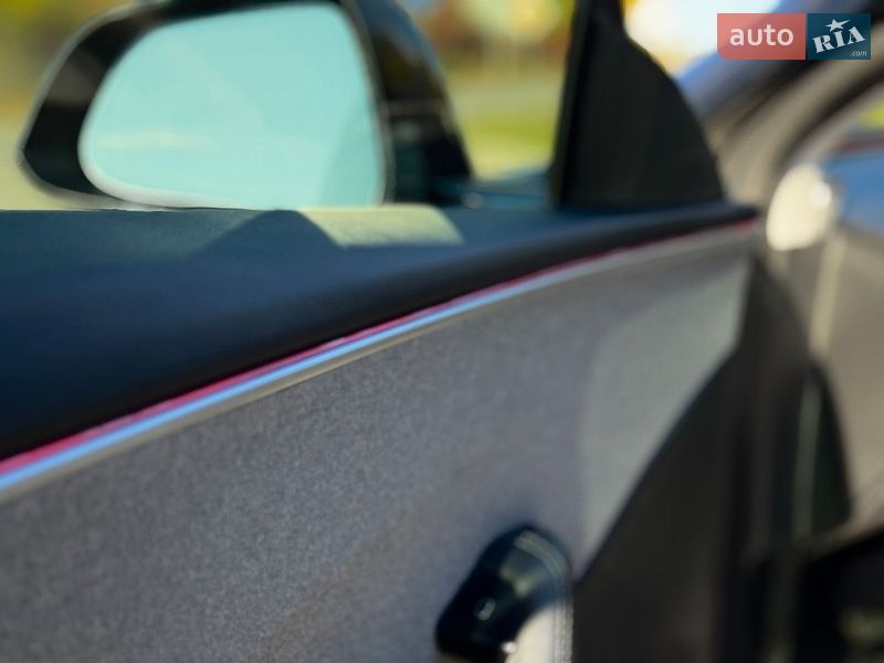 Седан Tesla Model 3 2024 в Тернополі