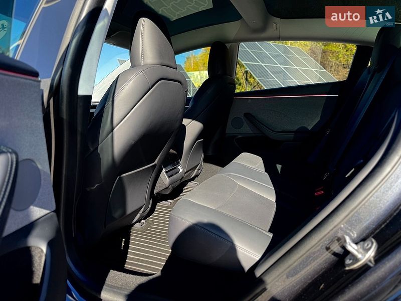 Седан Tesla Model 3 2024 в Тернополі
