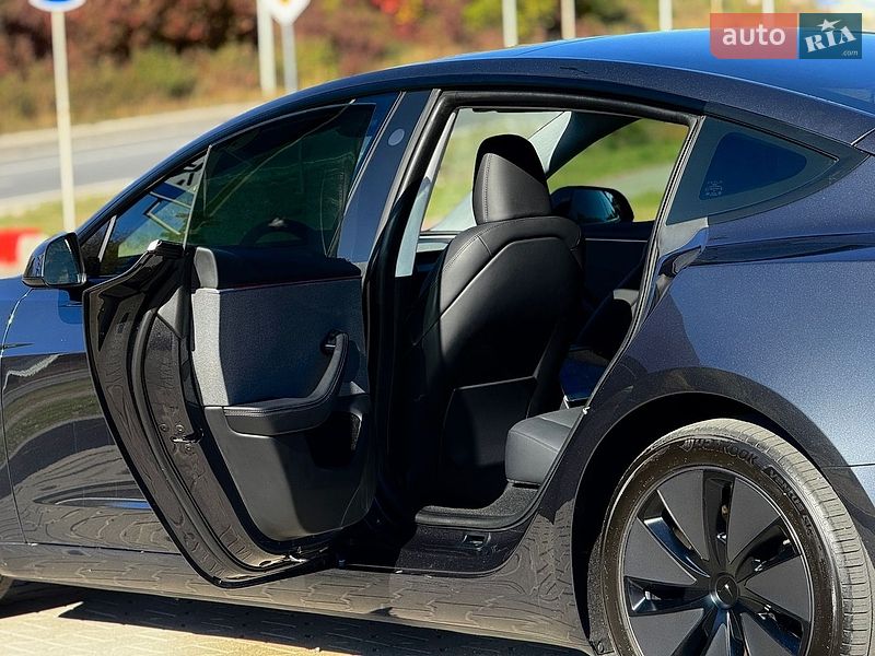 Седан Tesla Model 3 2024 в Тернополі