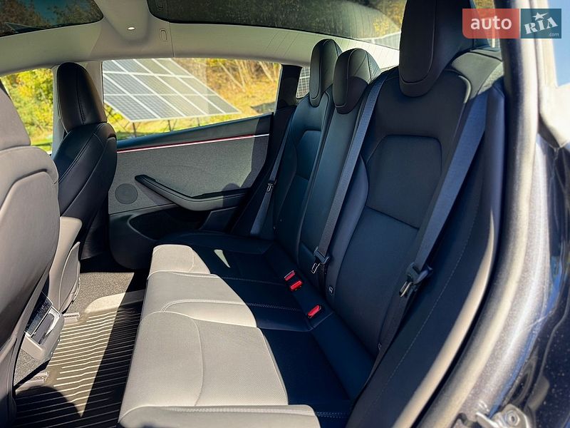 Седан Tesla Model 3 2024 в Тернополі
