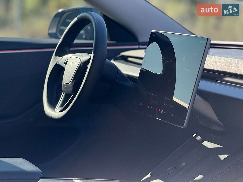 Седан Tesla Model 3 2024 в Тернополі