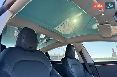 Седан Tesla Model 3 2024 в Тернополі