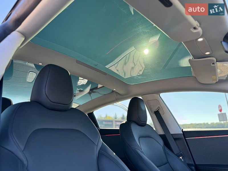 Седан Tesla Model 3 2024 в Тернополі