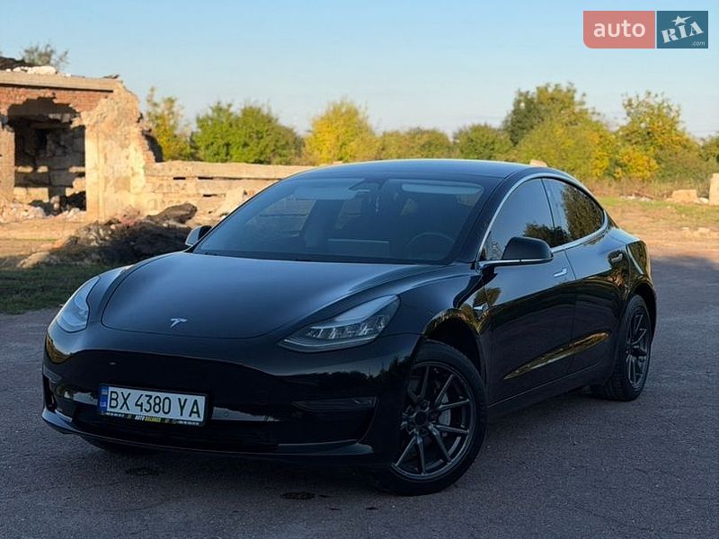 Седан Tesla Model 3 2019 в Бердичеве