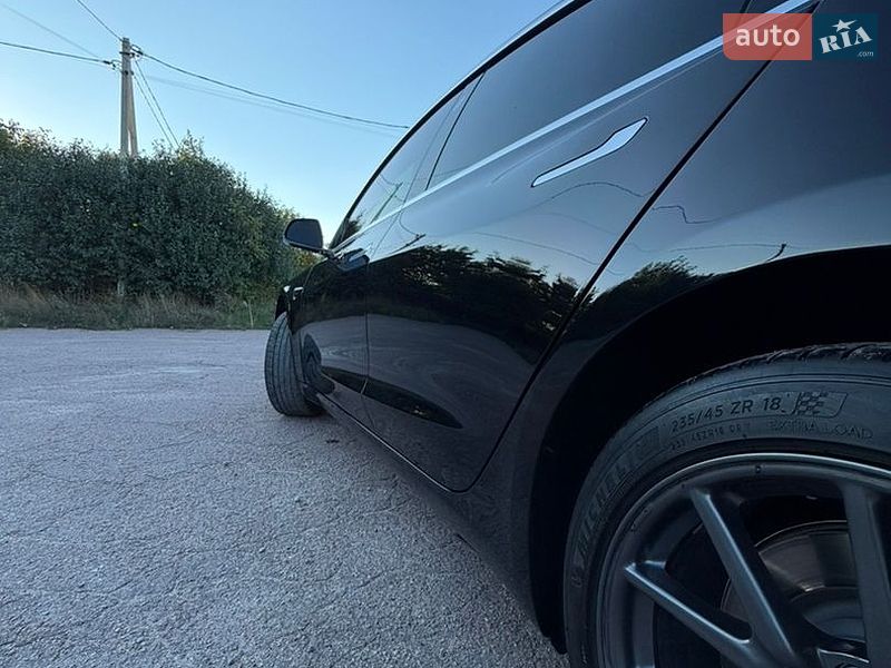 Седан Tesla Model 3 2019 в Бердичеве