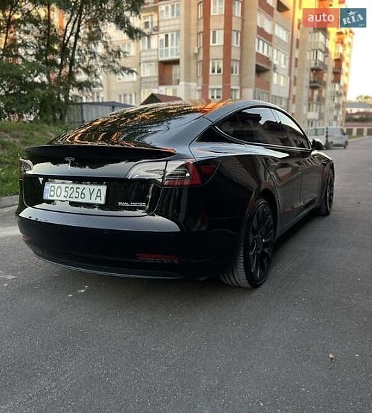 Седан Tesla Model 3 2022 в Винниках