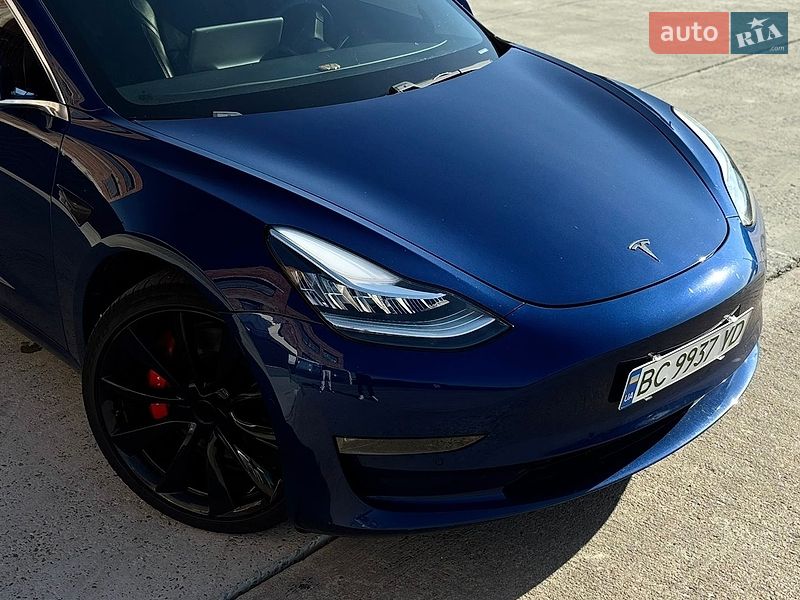 Седан Tesla Model 3 2019 в Львові