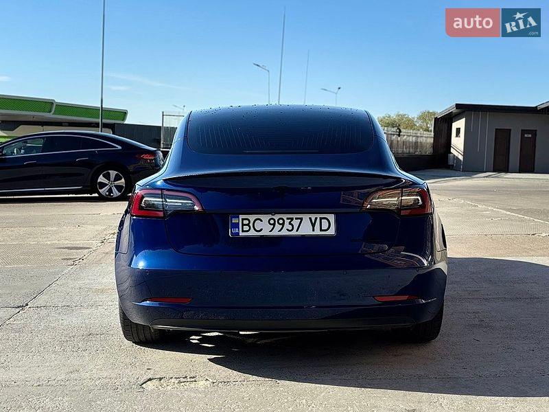 Седан Tesla Model 3 2019 в Львові