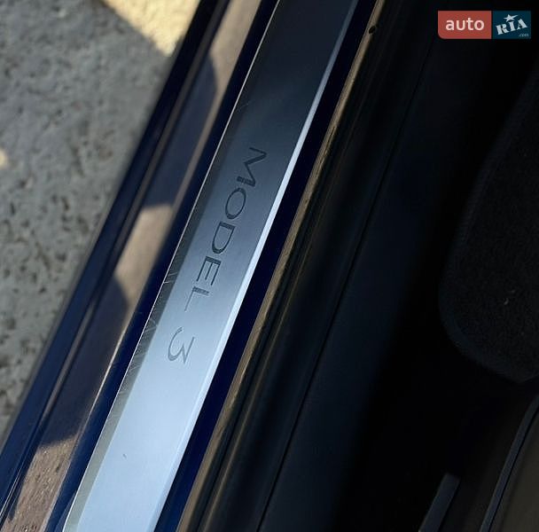 Седан Tesla Model 3 2019 в Львові