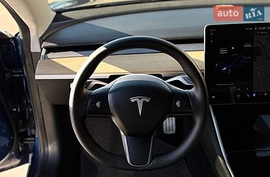 Седан Tesla Model 3 2019 в Львові