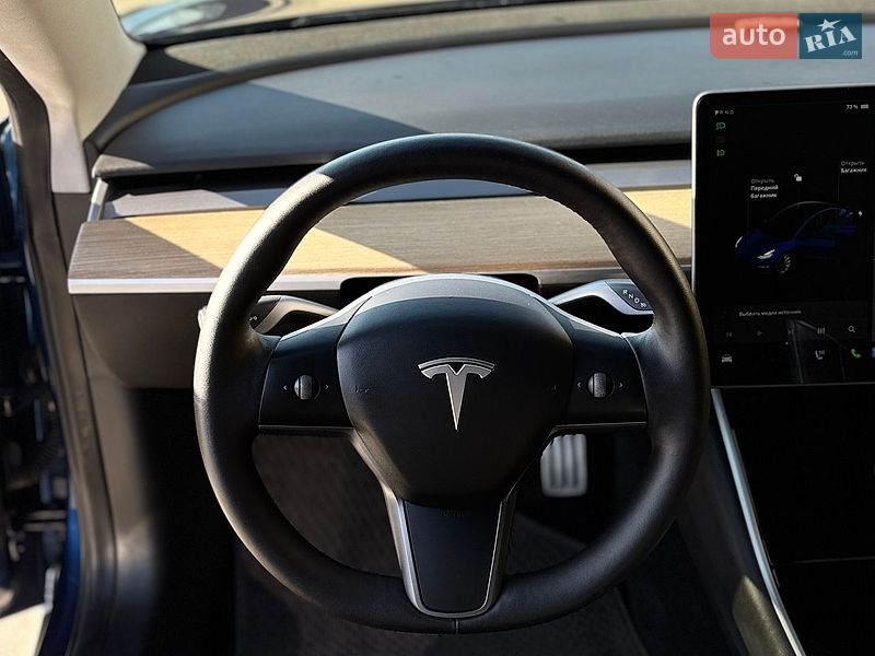 Седан Tesla Model 3 2019 в Львові