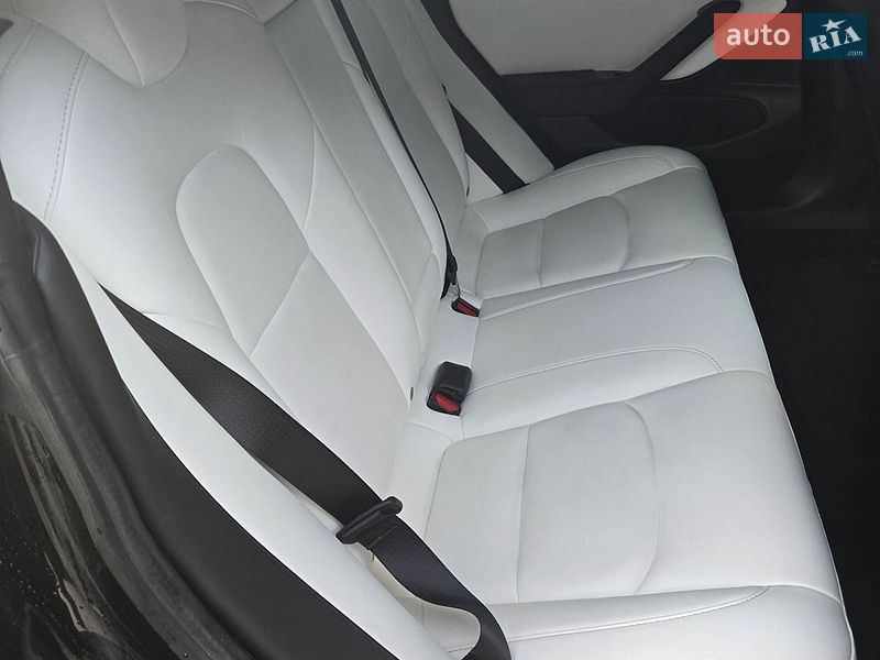 Седан Tesla Model 3 2020 в Львове