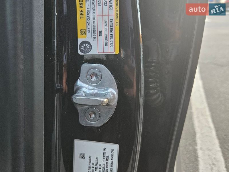 Седан Tesla Model 3 2020 в Львове