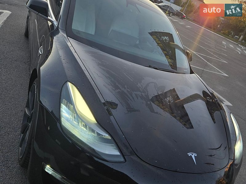 Седан Tesla Model 3 2020 в Львове