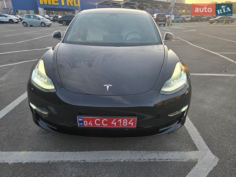 Седан Tesla Model 3 2020 в Львове