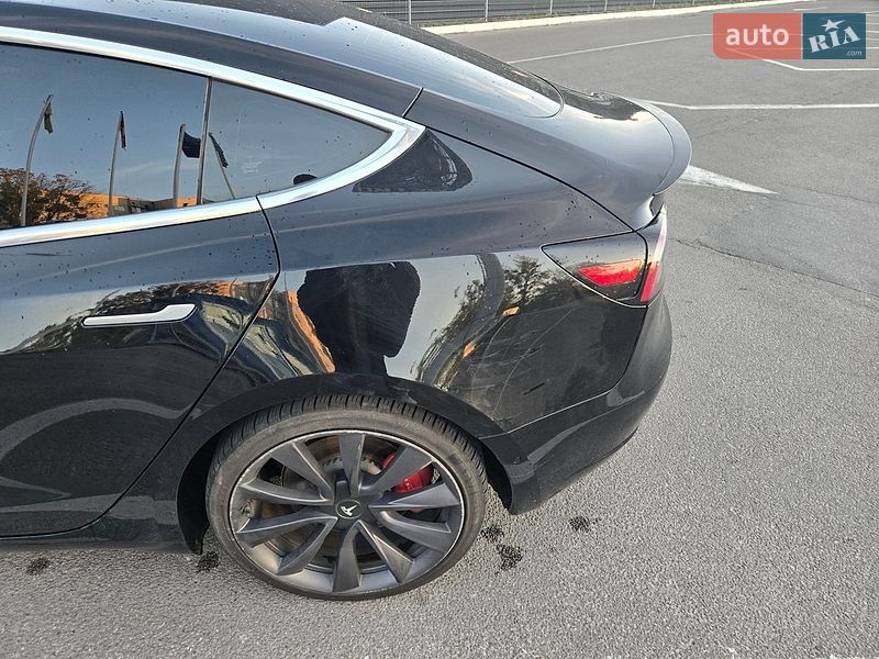 Седан Tesla Model 3 2020 в Львове