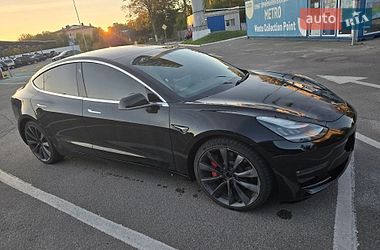 Седан Tesla Model 3 2020 в Львове