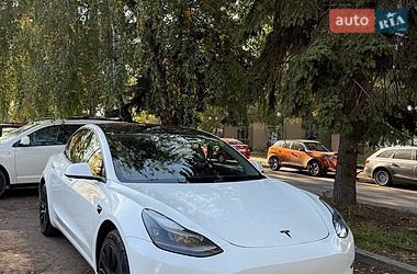 Седан Tesla Model 3 2018 в Львові