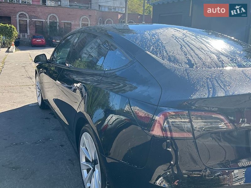 Седан Tesla Model 3 2021 в Запоріжжі