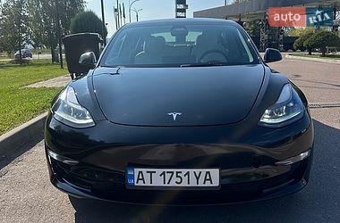 Седан Tesla Model 3 2021 в Калуші