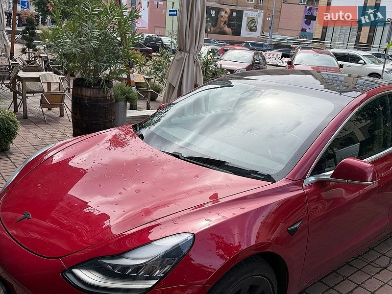 Седан Tesla Model 3 2018 в Києві