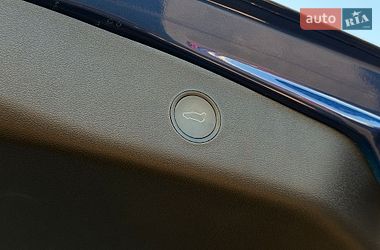 Седан Tesla Model 3 2021 в Шептицькому