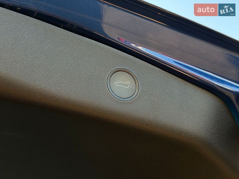 Седан Tesla Model 3 2021 в Шептицькому