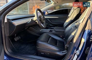 Седан Tesla Model 3 2021 в Шептицькому