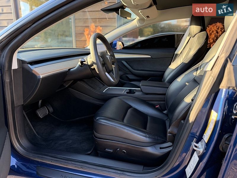 Седан Tesla Model 3 2021 в Шептицькому