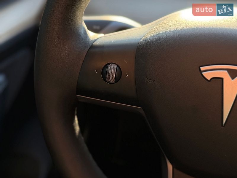 Седан Tesla Model 3 2021 в Шептицькому