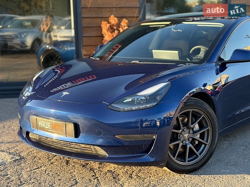 Седан Tesla Model 3 2021 в Шептицькому