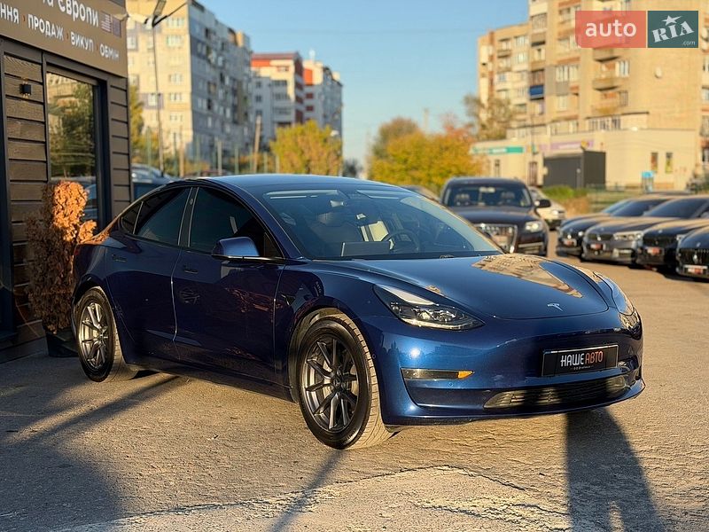 Седан Tesla Model 3 2021 в Шептицькому