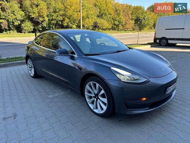 Tesla Model 3 2020