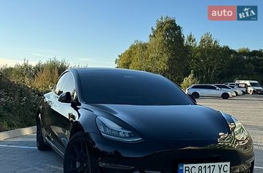 Седан Tesla Model 3 2018 в Львові
