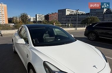 Седан Tesla Model 3 2019 в Львові