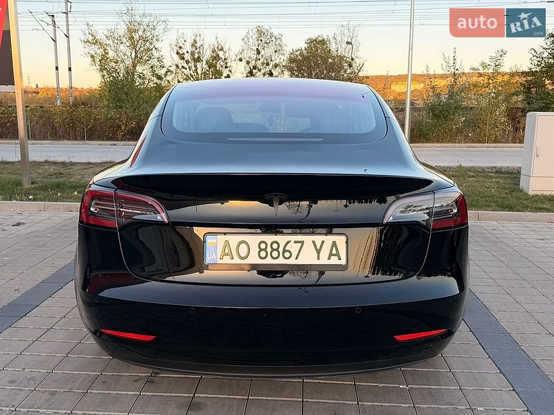 Седан Tesla Model 3 2018 в Ужгороде