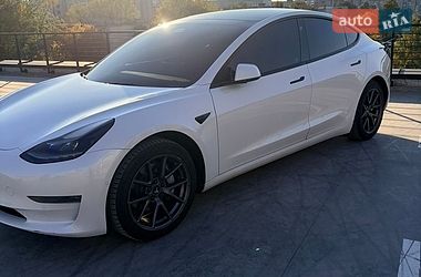 Седан Tesla Model 3 2022 в Львове