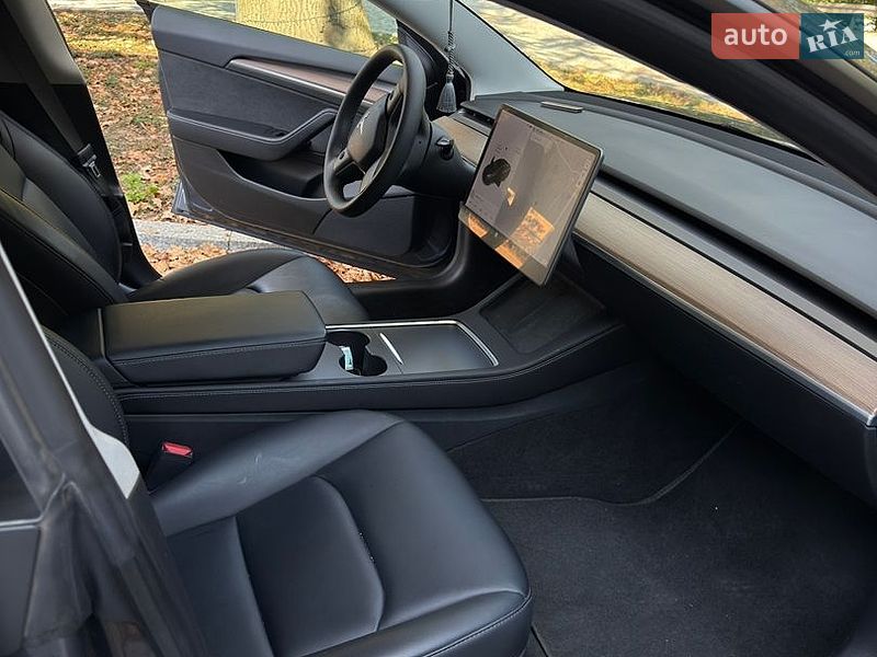 Седан Tesla Model 3 2021 в Львові