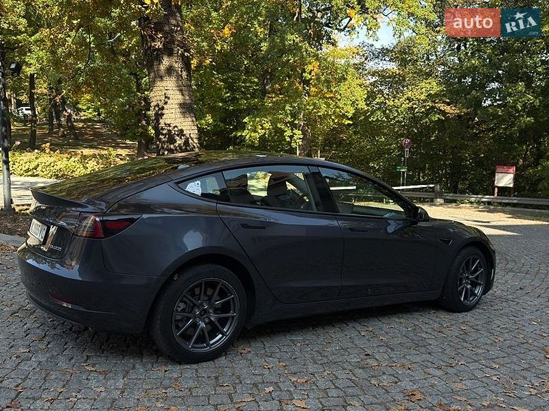 Седан Tesla Model 3 2021 в Львові