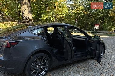 Седан Tesla Model 3 2021 в Львові