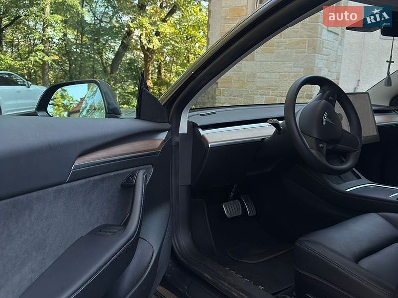 Седан Tesla Model 3 2021 в Львові