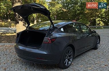 Седан Tesla Model 3 2021 в Львові