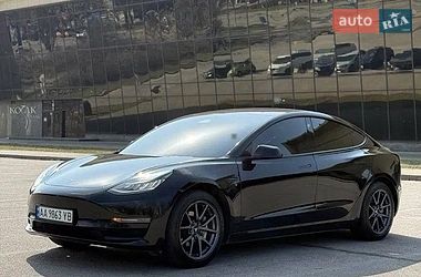 Седан Tesla Model 3 2019 в Львове