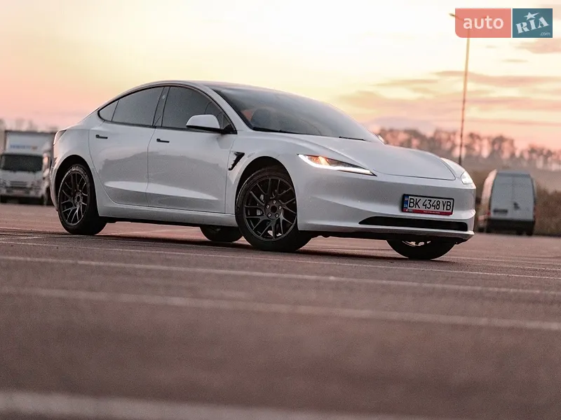 Tesla Model 3 2025